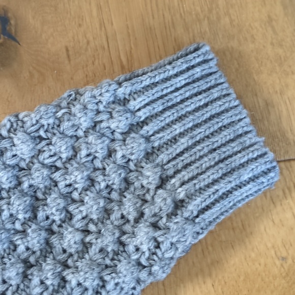 H&M gray knit sweater size small - Picture 5 of 8
